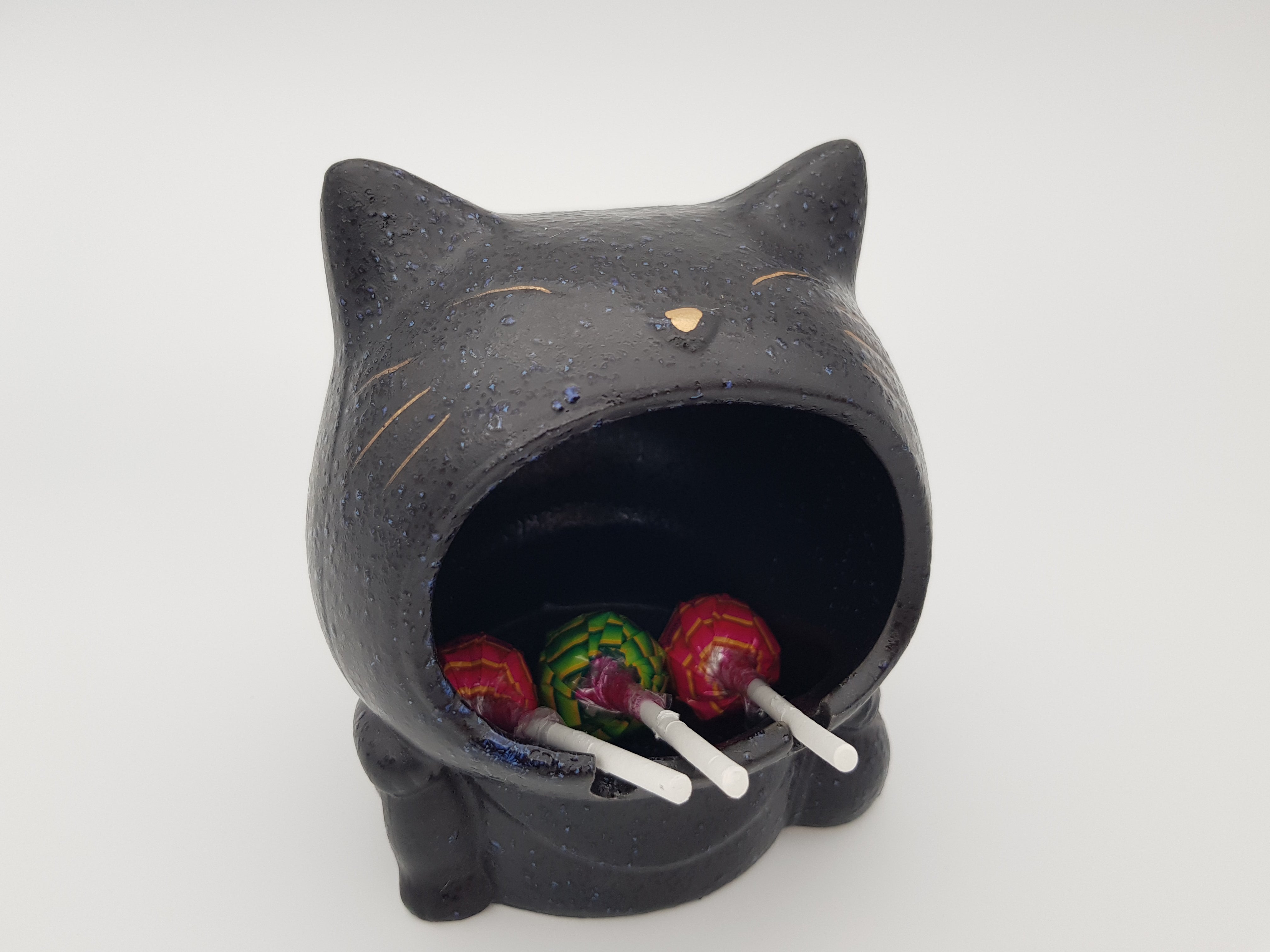 Cat ashtray for storing small objects